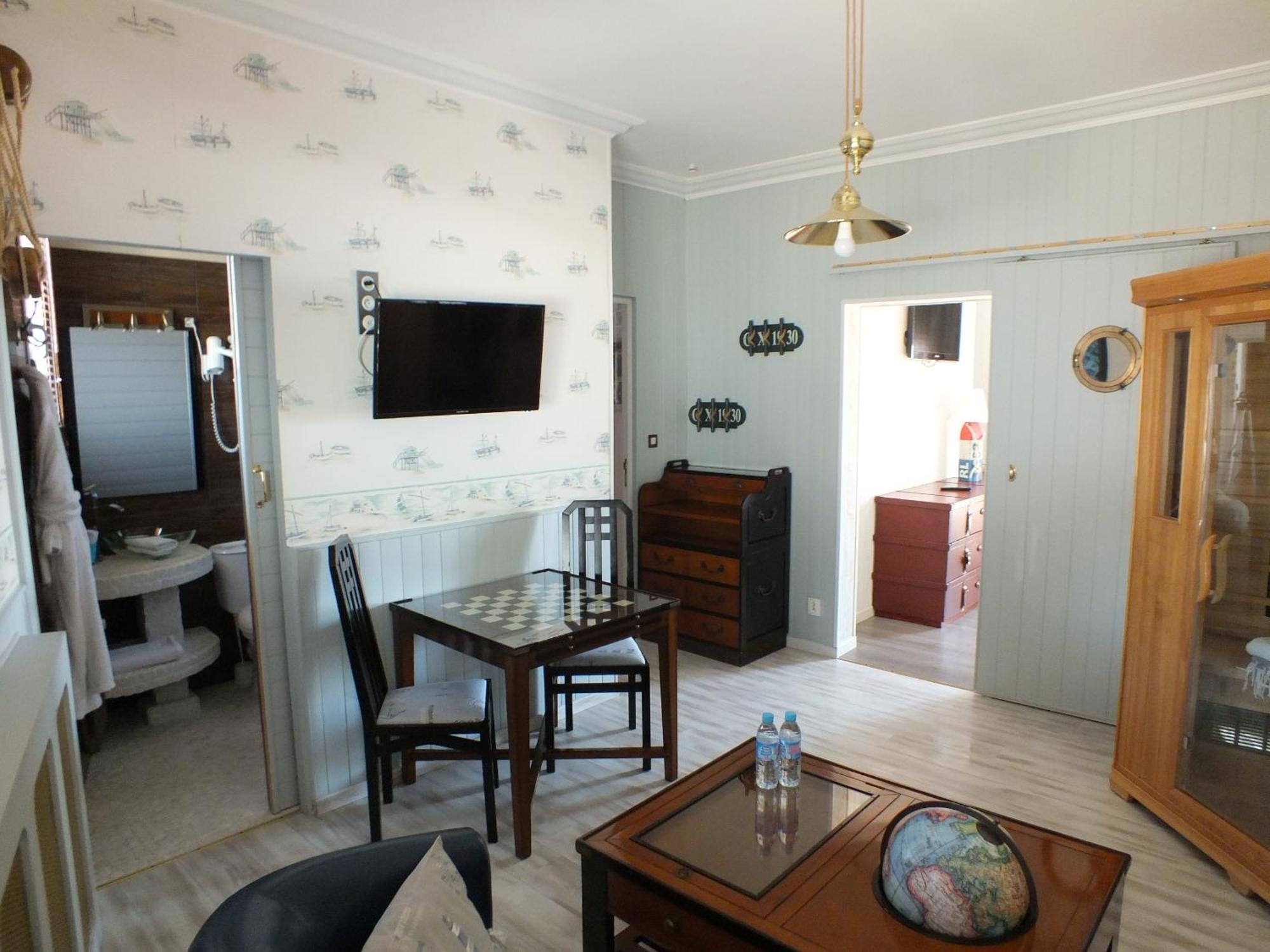 Hotel - Restaurant - Salon De The Le Beausejour เทรกาสแตล ห้อง รูปภาพ